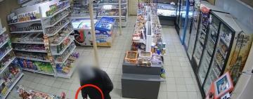 В Одесі поліцейські розшукали та затримали місцевого жителя, який скоїв розбійний напад на працівницю крамниці
