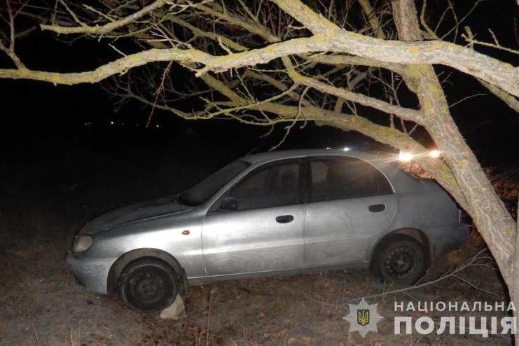 Пригрозив ножем, побив та заволодів автівкою: поліцейські затримали чоловіка за незаконне заволодіння автомобілем односельчанки