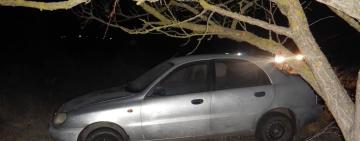 Пригрозив ножем, побив та заволодів автівкою: поліцейські затримали чоловіка за незаконне заволодіння автомобілем односельчанки