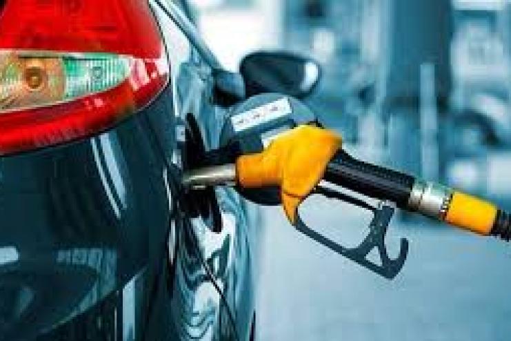 До новорічних свят в Україні подорожчає бензин