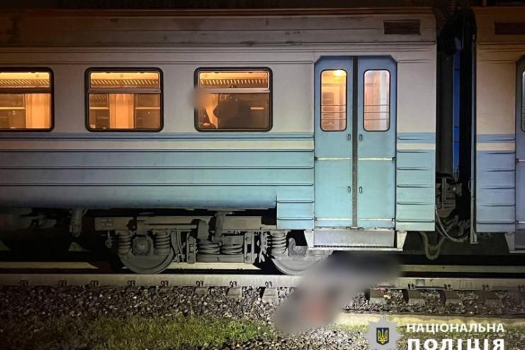Правоохоронці Одещини встановлюють обставини загибелі чоловіка на залізничній платформі