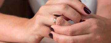 В Одеській області рятувальники допомогли жінці зняти обручку