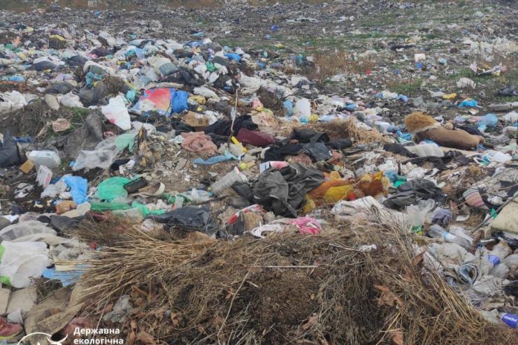На Одещині виявили незаконне сміттєзвалище на двох гектарах землі