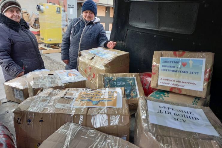 Майже 200 кілограмів смаколиків для захисників вирушили з Тарутинської громади на передову