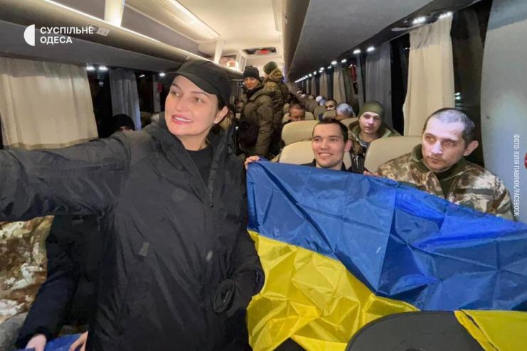 Звільнення п’яти захисників острова Зміїний: Герої повернулися додому