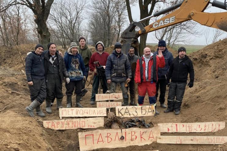 Дванадцять мешканців Болградського району долучилися до будівництва фортифікаційних споруд