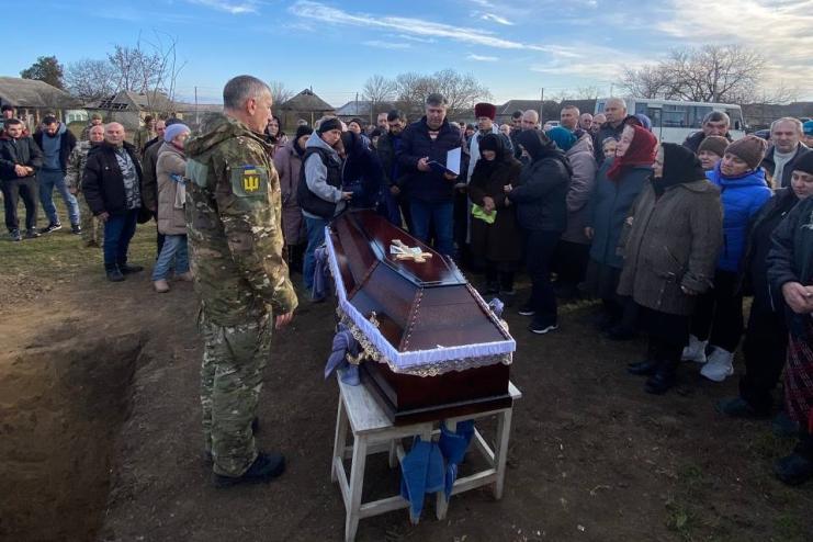 Кубейська громада провела в останню путь Захисника України Михайла Буюклі