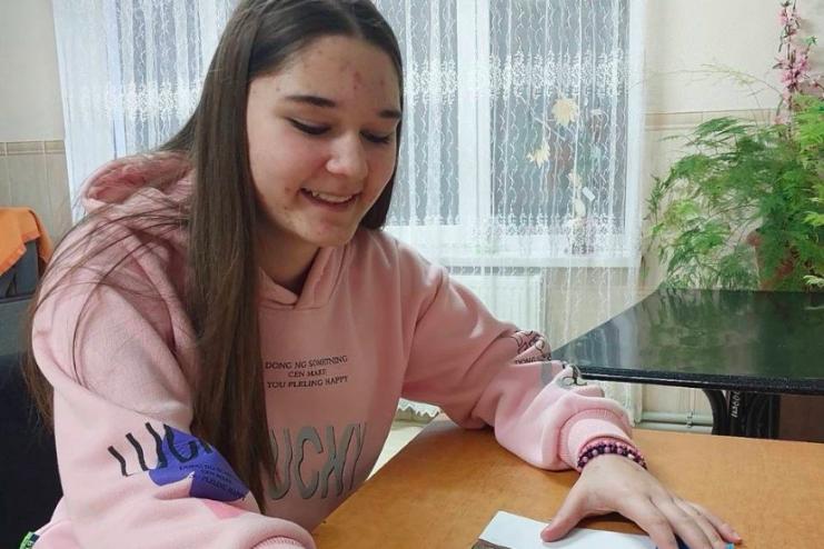 В Арцизі служба у справах дітей шукає люблячу родину для 14-річної Ангеліни