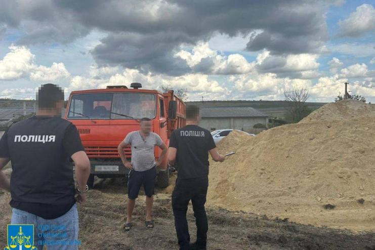 В Болградському районі судитимуть злочинну групу, яка незаконно видобувала і продавала пісок