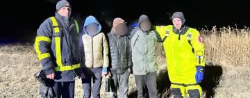 На Одещині рятувальники врятували двох підлітків з тонкої криги ставка