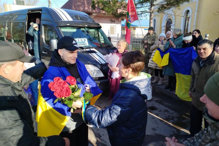 Вилківська громада зустріла Героя Дмитра Буркана, який повернувся з полону