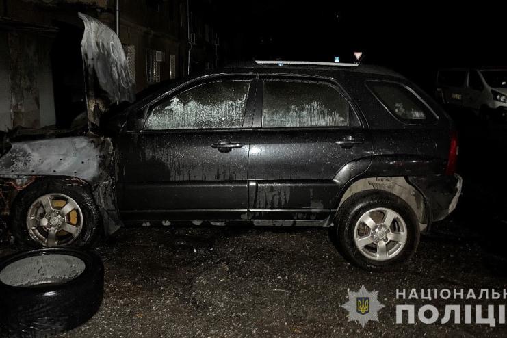 В Одесі затримали дівчат, які палили автомобілі заради «легкого» заробітку