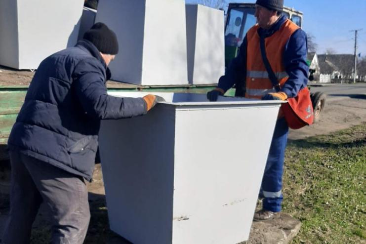 В Арцизі комунальники переходить на контейнерний вивіз сміття: одна вулиця отримала нову систему збору відходів