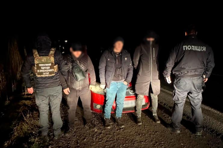 На трасі Одеса-Рені затримали «антикорупціонера», який намагався переправити за кордон двох чоловіків