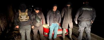 На трасі Одеса-Рені затримали «антикорупціонера», який намагався переправити за кордон двох чоловіків