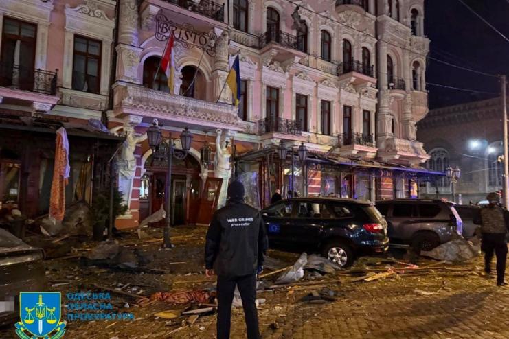 Нічний ракетний удар по центру Одеси: поранені люди, пошкоджені памʼятки архітектури