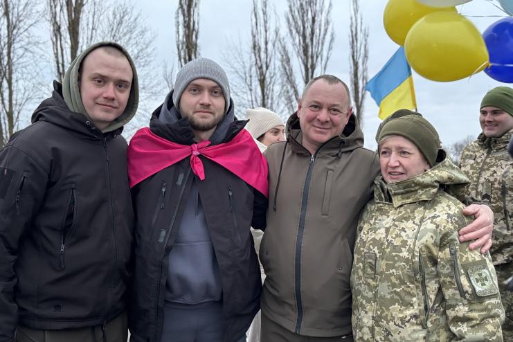 На Одещині прикордонника  зустріли батьки після полону