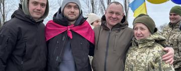 На Одещині прикордонника  зустріли батьки після полону