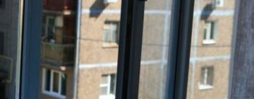 В Одесі з вікна багатоповерхівки випали мати з дитиною