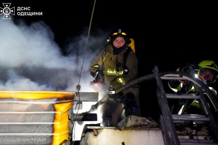 На Одещині горіли аптека, кафе та магазин