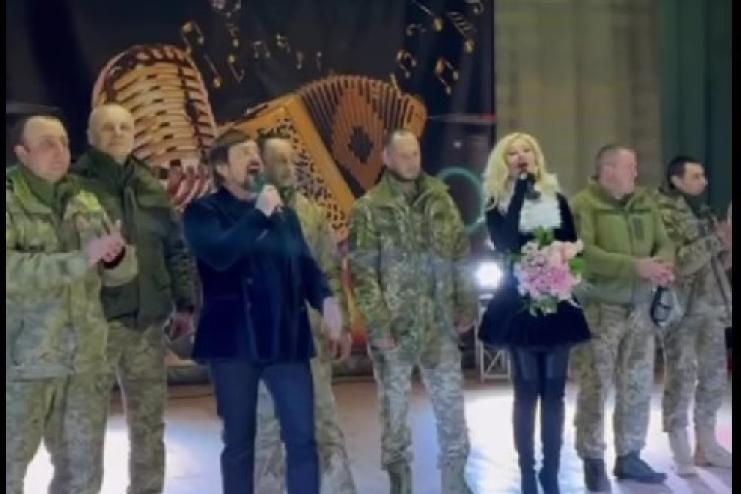 Пісня, що наближає перемогу: в Теплиці під час концерту глядачі зібрали кошти для ЗСУ