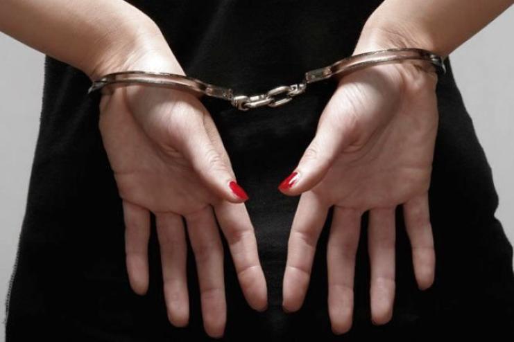 На Одещині громадянка РФ вкрала український паспорт та вклеїла туди своє фото