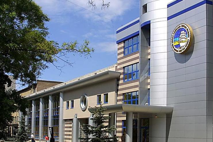 Флагман української морської освіти під загрозою: в Одесі курсанти б’ють на сполох
