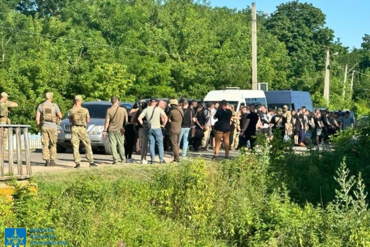 Переправлення 47 ухилянтів до Придністров’я: на лаві підсудних – учасники злочинного угруповання