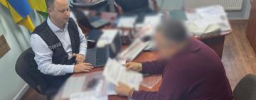 Вимагав у підприємця 12 тис. дол. за вирішення земельного питання: на Одещині поліцейські викрили голову однієї з селищних рад у зловживанні впливом