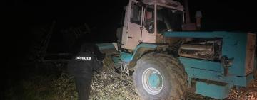Не мав бажання йти пішки: житель Ізмаїльщини угнав трактор і залишив у полі