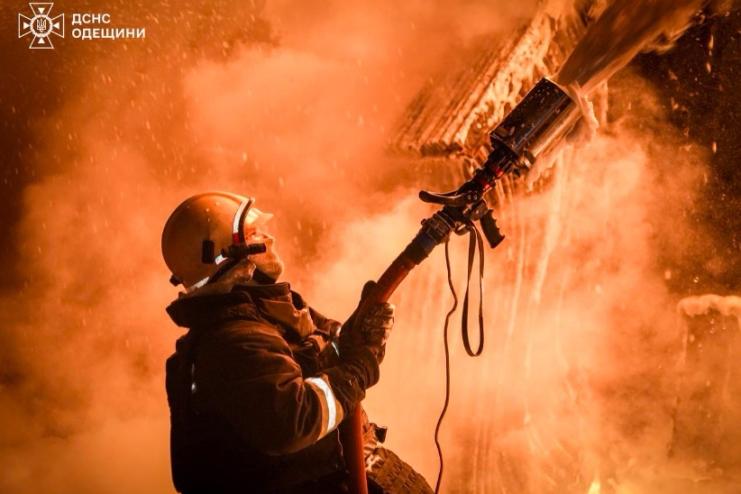 Ворог другий день поспіль масовано атакує Одесу ударними безпілотниками