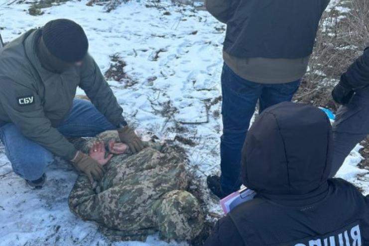Хабар за відстрочку: на Одещині затримали військовослужбовця ТЦК та СП
