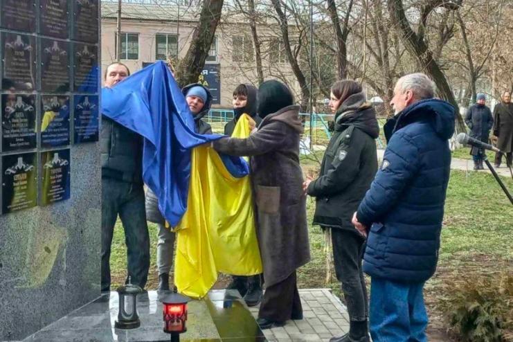 У селищі Бессарабське на Алеї слави увічнили імена трьох загиблих воїнів
