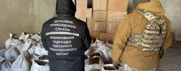 Підпільна тютюнова фабрика на Одещині: прикордонники викрили незаконне виробництво сигарет
