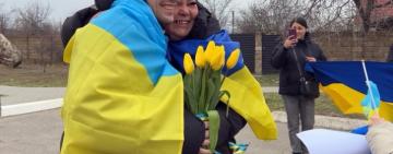 На Одещині після трьох років полону зустріли захисника Зміїного