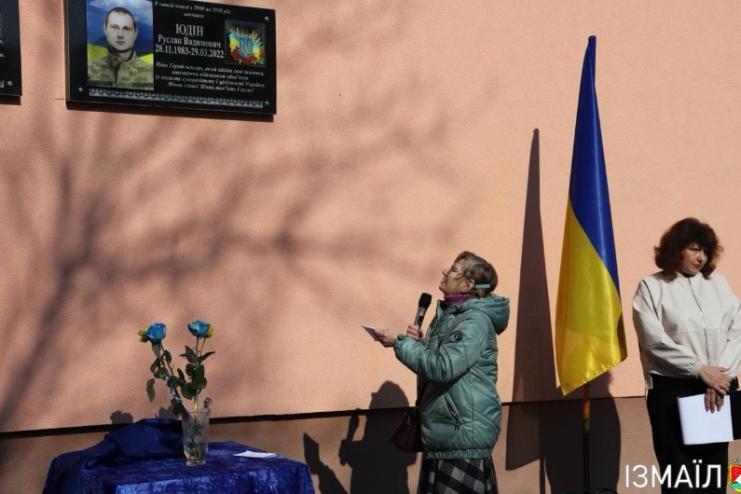 В Ізмаїлі встановили меморіальну дошку в пам’ять про загиблого Героя Руслана Юдіна