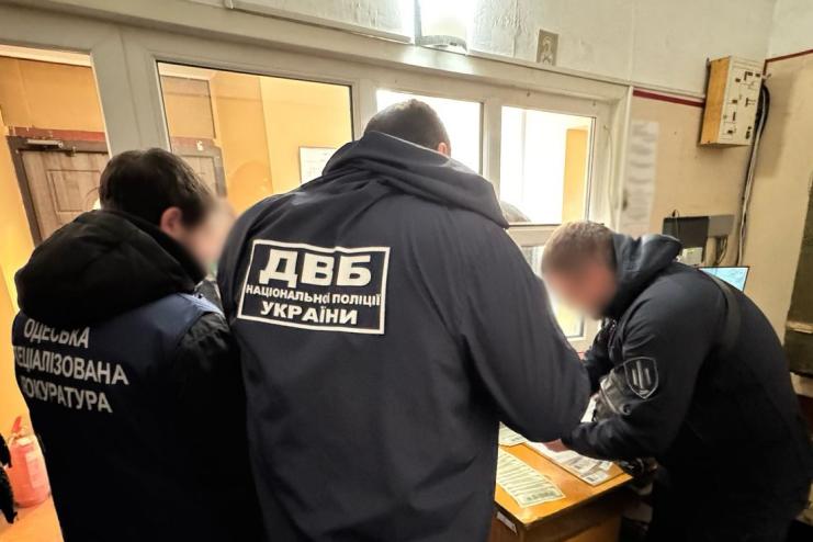 В Одесі викрили посадовця військової частини, який «вирішував питання» про звільнення з армії за 12 тисяч доларів