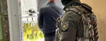 Поліцейські відправили на лаву підсудних 50-річного одесита, який облаштував квартиру під вирощування конопель та виготовлення канабісу