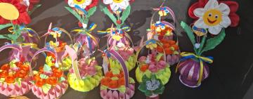 Дитячі серця – для Захисниць: жінки 18 ОМБр отримали особливі подарунки від діток Саратщини