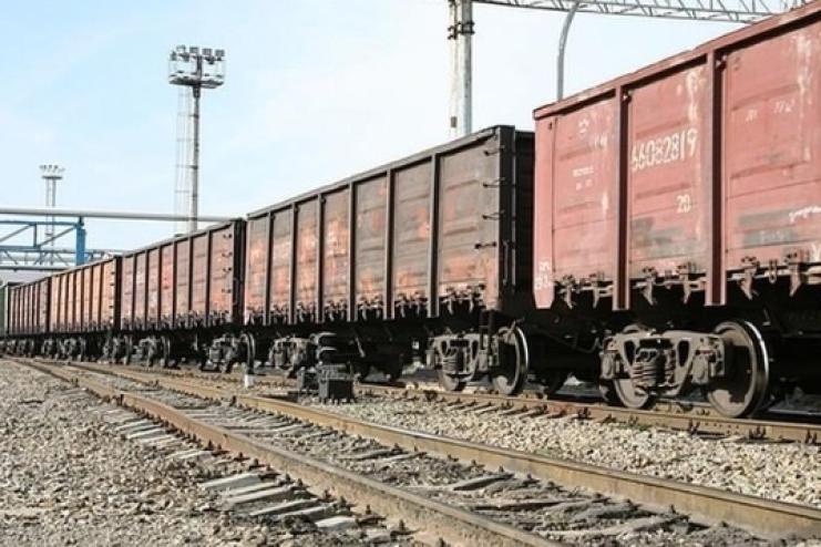 Двоє підлітків вирішили залізти на нерухомий потяг: обох вдарило струмом, один помер на місці