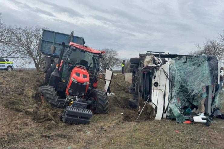 На півдні Молдови сталася ДТП за участю трактора та автобуса, ймовірно, з Одеси