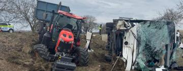 На півдні Молдови сталася ДТП за участю трактора та автобуса, ймовірно, з Одеси