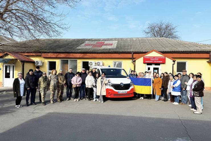 Медики для медиків: Саф’янівська лікарня передала авто для фронту