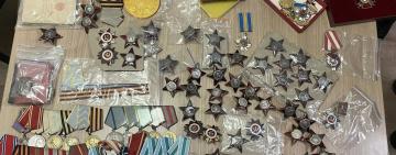 Контрабанда у фальшивому баку: на Одещині затримали іноземця з фалеристичною колекцією та муляжем вибухівки