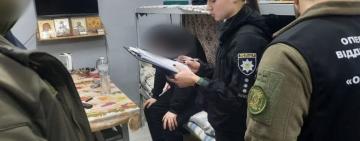 Погрожуючи 23-річному в’язню фізичною розправою, зловмисники намагались отримати від нього п’ять тисяч доларів