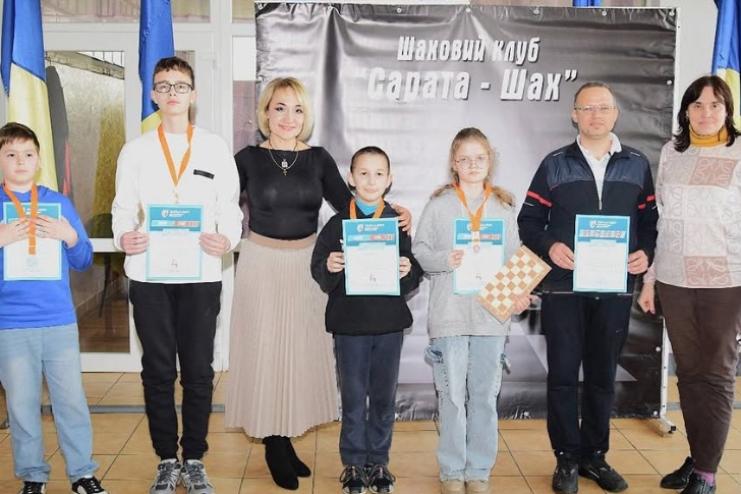 Саратський селищний будинок культури запросив до себе кращих шахістів Одеської області