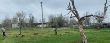 Мешканці Сарати вирішили самотужки облаштувати сквер у своєму селищі