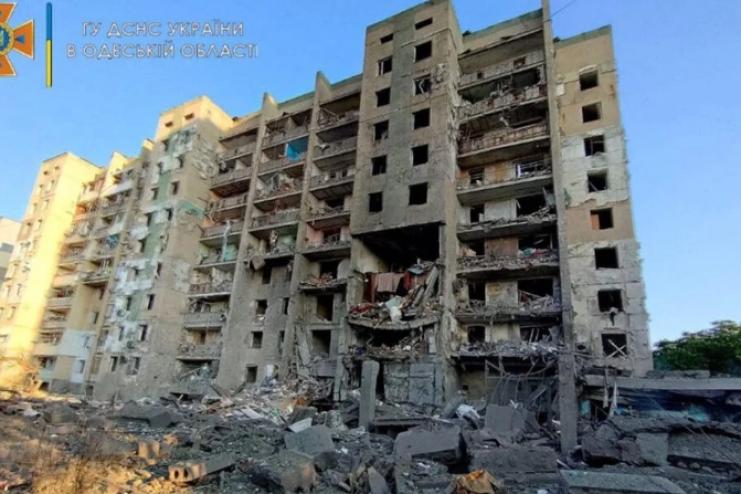 У Сергіївській громаді завершують ремонт у багатоповерхівці, яка постраждала від ракетного удару