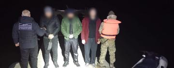 Дорого й мокро: на Одещині чоловіки перекинулися на гідроскутері під час спроби втечі до Молдови