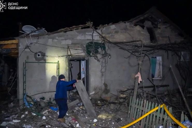 Вночі росіяни атакували Одесу ударними безпілотниками, троє людей постраждали, — ДСНС
